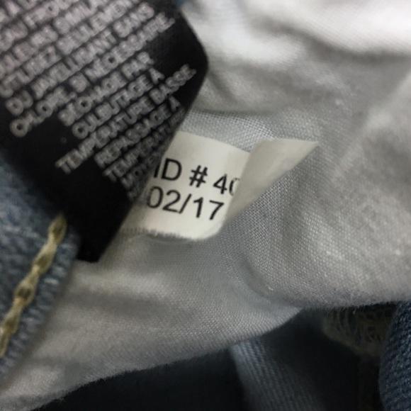 EXPRESS Jeans Mini Skirt Light Wash Distressed Denim Stretch Raw Hem Size 12 - Picture 7 of 8